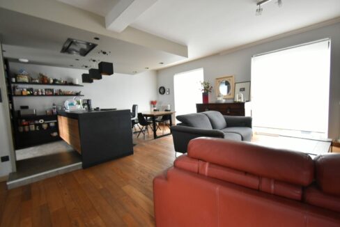 180 M² CRACH,IMMEUBLE AVEC FOND DE COMMERCE ET APPARTEMENT. (1)