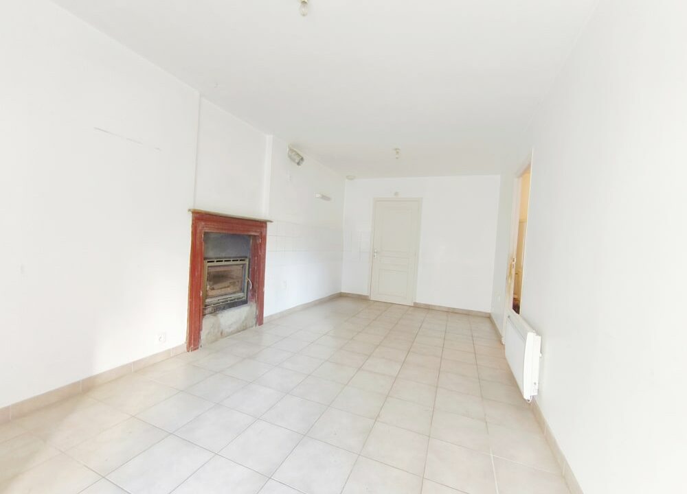 b-immo-2 pièces 76 m² 245 m² Agence Immo-Vannes - Maison à rénover et proche du centre ville - Capelle Kévin. (2)