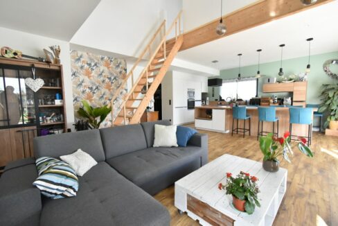 b-immo-6 pièces 140 m² Maison 6 pièces - 140 m² - 4 Chambres - Parcelle de 649 m² au bord de mer - Piscine chauffée - Ambon (1)