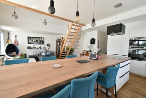 b-immo-6 pièces 140 m² Maison 6 pièces - 140 m² - 4 Chambres - Parcelle de 649 m² au bord de mer - Piscine chauffée - Ambon (2)