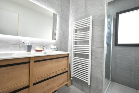 b-immo-6 pièces 140 m² Maison 6 pièces - 140 m² - 4 Chambres - Parcelle de 649 m² au bord de mer - Piscine chauffée - Ambon (8)