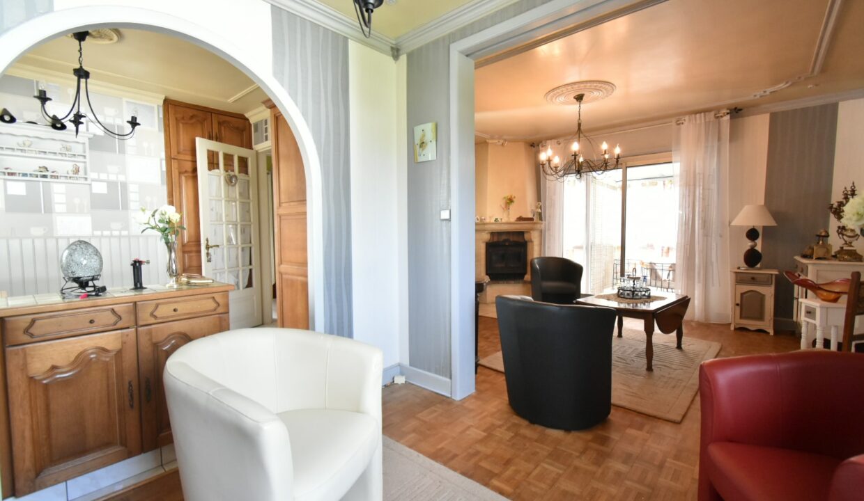 immo vannes 8 pièces 140 m² 521 m² Maison Séné 140 m² - 8 pièces -4 chambres - 521 m² de terrain - Port Anna 7
