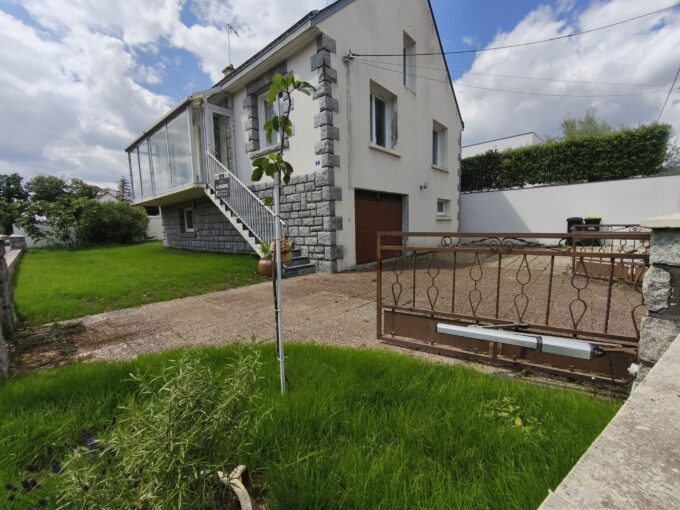 immo vannes 9 pièces 156 m² 372 m² Maison 156 m², 9 pièces, 5 chambres, 372 m² de terrain. Centre Theix