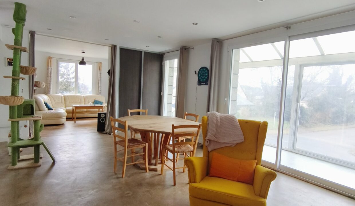 immo vannes 9 pièces 156 m² 372 m² Maison 156 m², 9 pièces, 5 chambres, 372 m² de terrain. Centre Theix 5