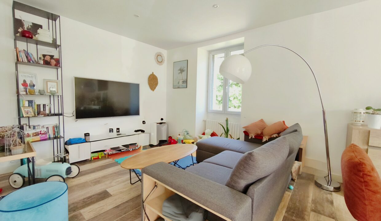 immo vannes Maison 5 pièces - 85 m² - 2 Chambres et un grand bureau - Parcelle de 430 m² au calme dans un hameau 1