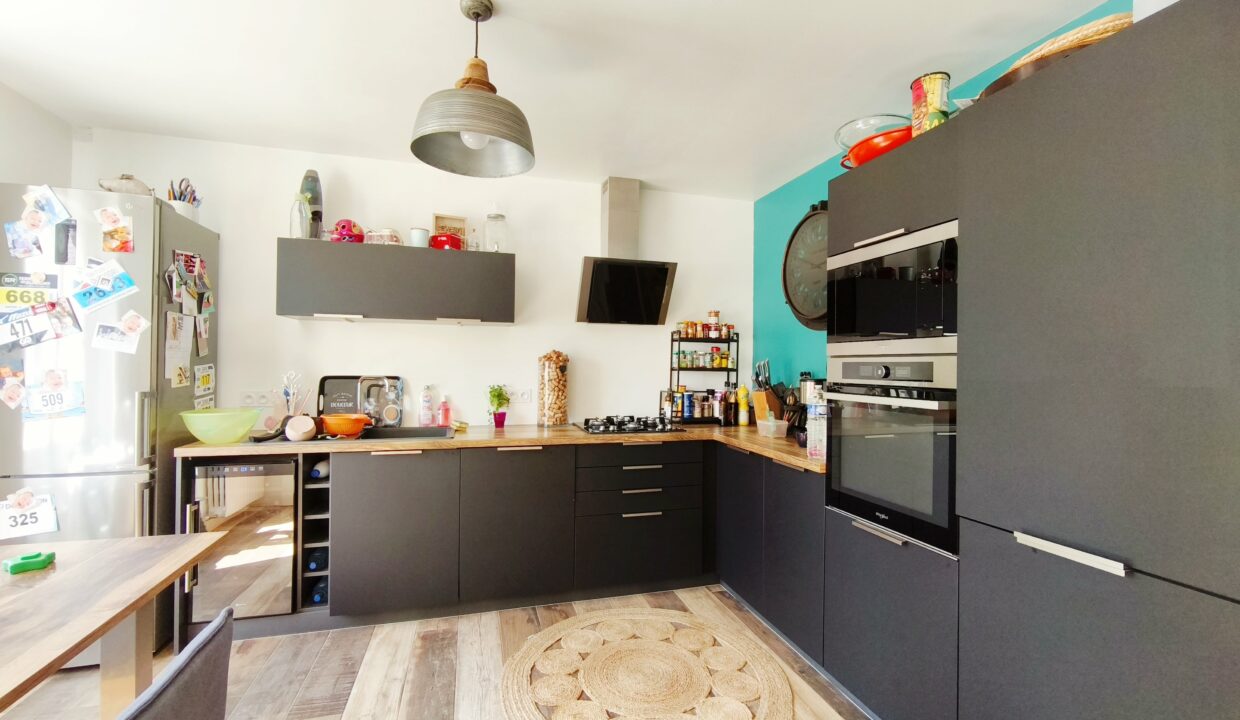immo vannes Maison 5 pièces - 85 m² - 2 Chambres et un grand bureau - Parcelle de 430 m² au calme dans un hameau 4