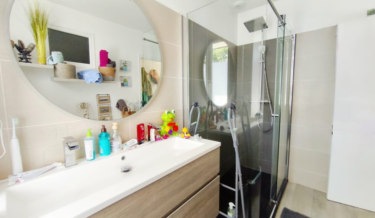 immo vannes Maison 5 pièces - 85 m² - 2 Chambres et un grand bureau - Parcelle de 430 m² au calme dans un hameau 6