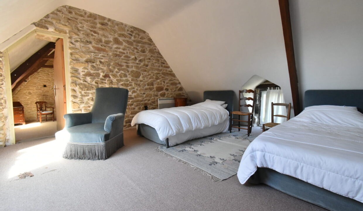 A vendre - Maison de caractère au cœur de Surzur - 140 m² - Parcelle 460 m² (10)