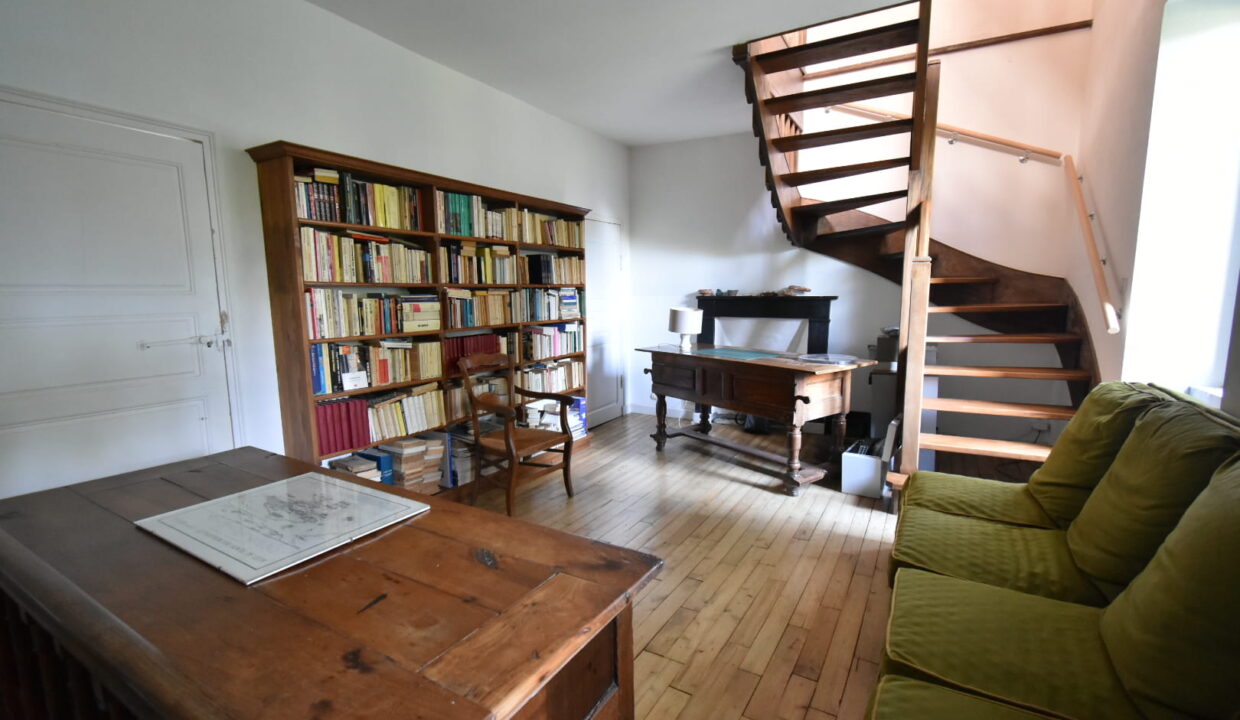 A vendre - Maison de caractère au cœur de Surzur - 140 m² - Parcelle 460 m² (3)