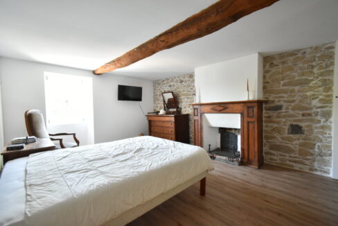 A vendre - Maison de caractère au cœur de Surzur - 140 m² - Parcelle 460 m² (5)