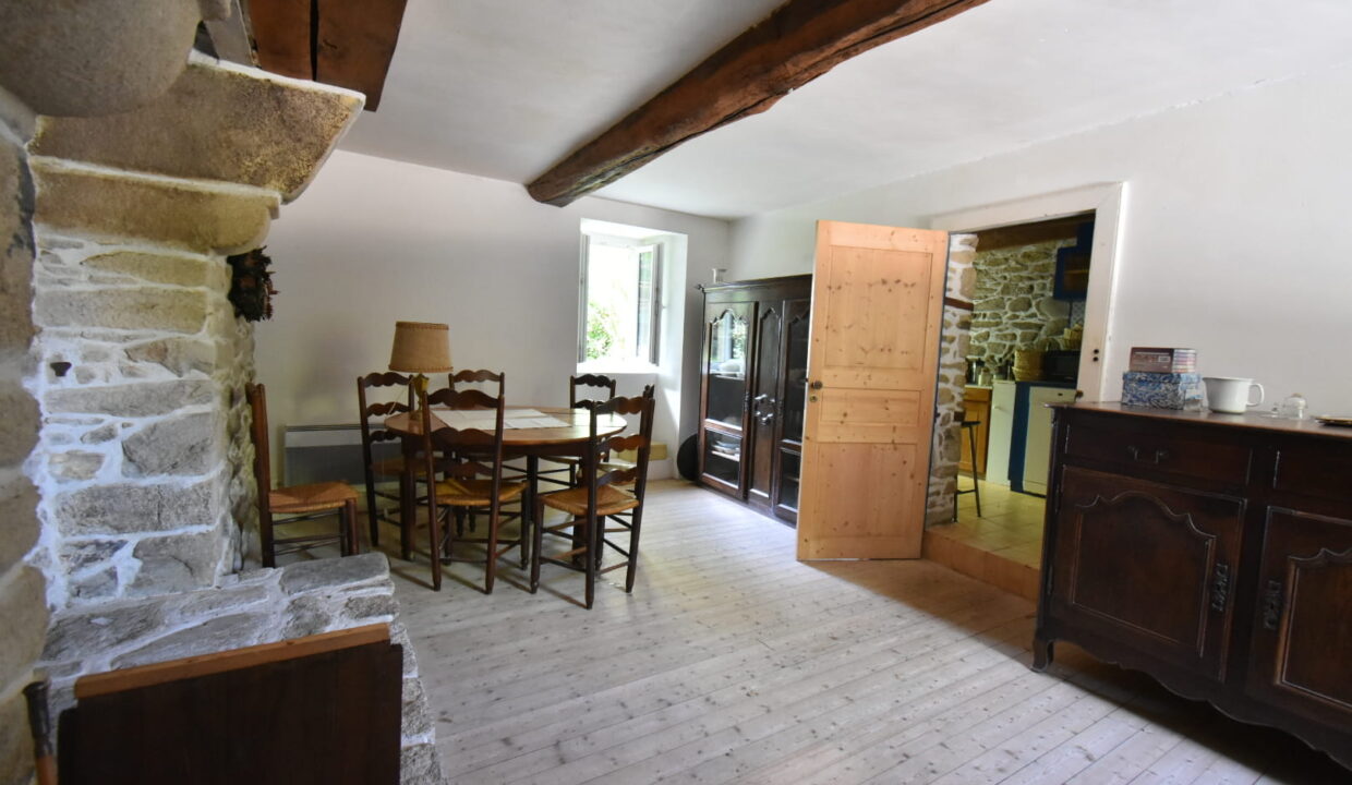 A vendre - Maison de caractère au cœur de Surzur - 140 m² - Parcelle 460 m² (8)