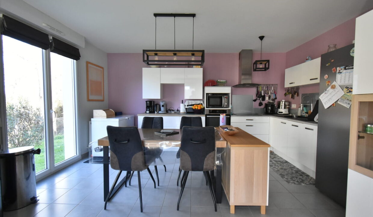 Maison construite en 2016 - 91 m² - Parcelle 323 m²- TheixNoyalo - Au calme (1)