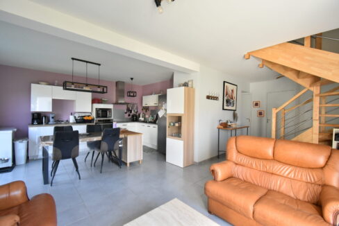 Maison construite en 2016 - 91 m² - Parcelle 323 m²- TheixNoyalo - Au calme (5)