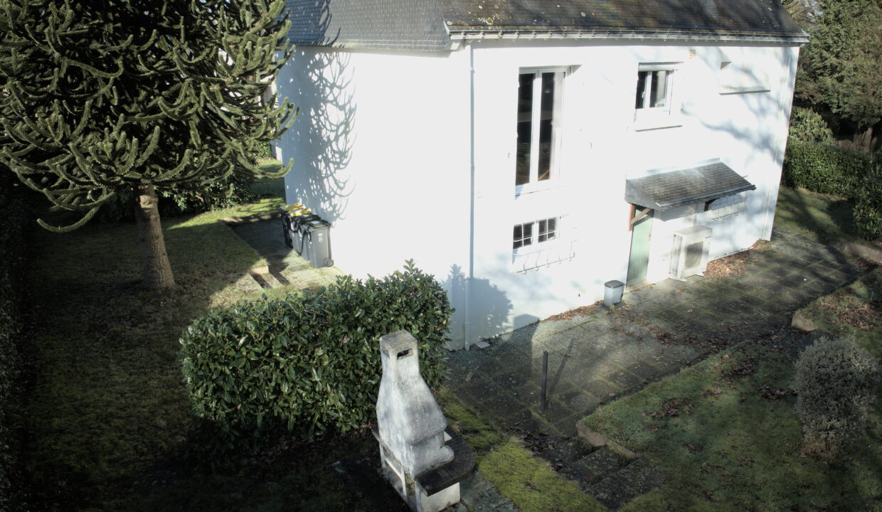 Maison rénové en 2023 - 119 m² - Parcelle 1028 m²- Proche centre Poulfanc - Au calme (8)